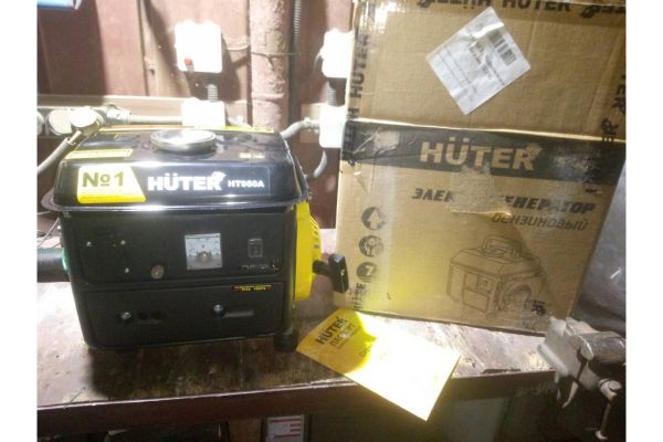 Бензиновый генератор Huter HT950A