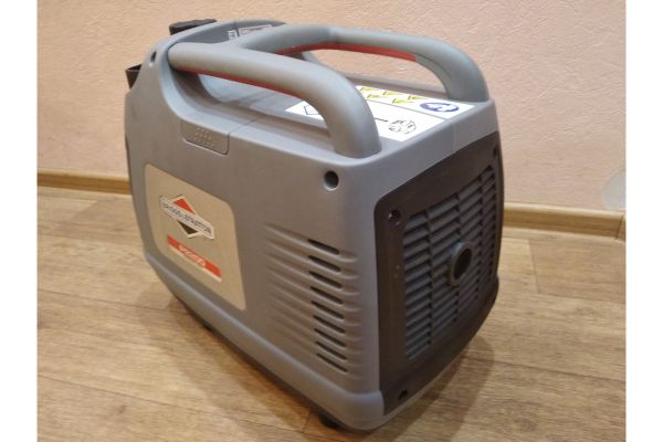 Бензиновый инверторный генератор Briggs&Stratton P 2200 Inverter 030698